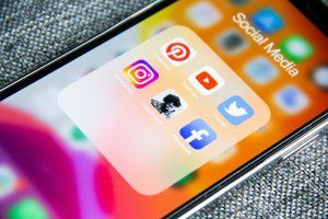 The Growing Role of Social Media in Shaping Fashion Trends and Brand Survival